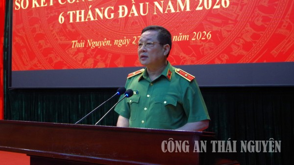 Thiếu tướng Bùi Đức Hải, Ủy viên Ban Thường vụ Tỉnh ủy, Bí thư Đảng ủy, Giám đốc Công an tỉnh chỉ đạo hội nghị.