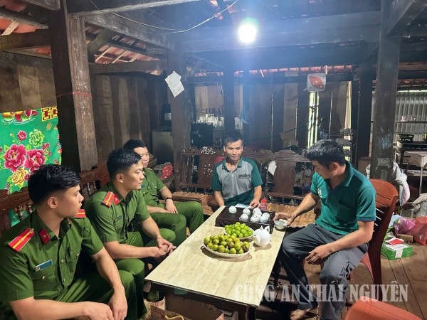 Thăm hỏi, tặng quà gia đình chính sách nhân Ngày Thương binh - Liệt sĩ 27/7