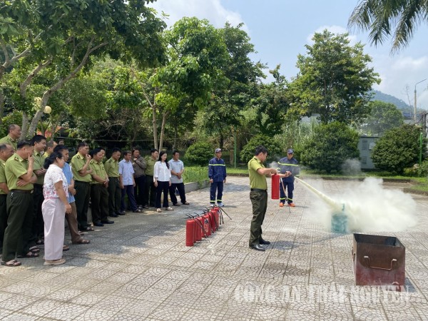 Tuyên truyền phổ biến kiến thức, quy định của pháp luật về PCCC và CNCH.