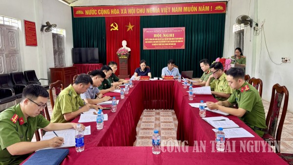 Toàn cảnh hội nghị.