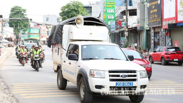 Ra quân giải quyết điểm nghẽn về trật tự đô thị, lập lại hành lang an toàn giao thông tại Phú Lương.