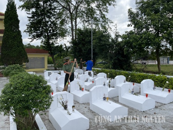 Công an xã Phú Xuyên tổ chức hoạt động tri ân nhân kỷ niệm 79 năm Ngày Thương binh - Liệt sĩ