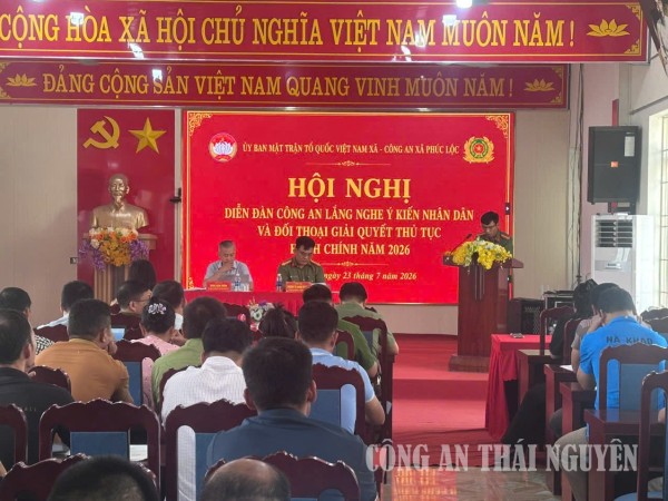 Công an xã Phúc Lộc tổ chức diễn đàn Công an lắng nghe ý kiến nhân dân.