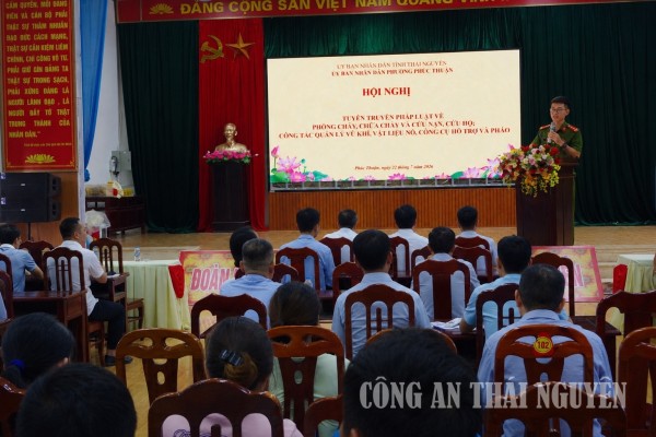 Tuyên truyền nâng cao nhận thức pháp luật cho nhân dân trên địa bàn phường Phúc Thuận.