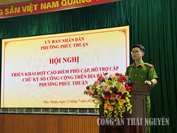 Triển khai đợt cao điểm phổ cập, hỗ trợ cấp chữ ký số công cộng trên địa bàn phường Phúc Thuận.