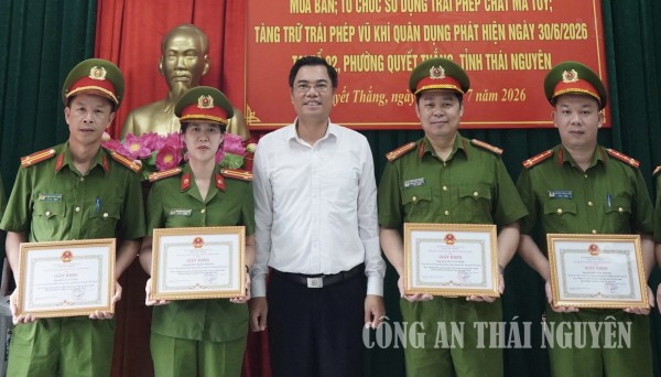 Khen thưởng đột xuất tập thể, cá nhân có thành tích xuất sắc trong đấu tranh phòng, chống tội phạm,