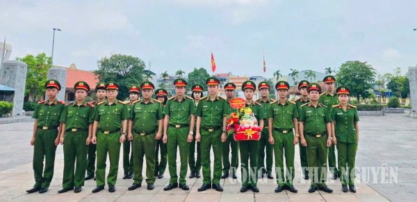 Trại tạm giam số 1 dâng hương tưởng niệm các anh hùng liệt sĩ tại khu di tích lịch sử quốc gia Đại đội 915