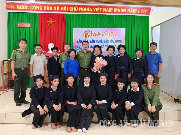 Công an xã Văn Hán gắn công tác dân vận với bảo tồn bản sắc văn hóa dân tộc