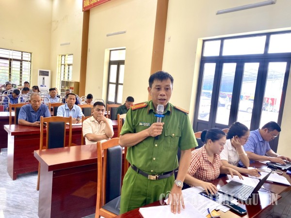 Công an xã Vô Tranh đã trực tiếp lắng nghe, tiếp nhận các ý kiến, kiến nghị của Nhân dân.