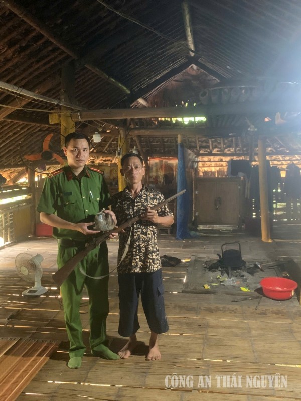 Yên trạch tiếp nhận súng