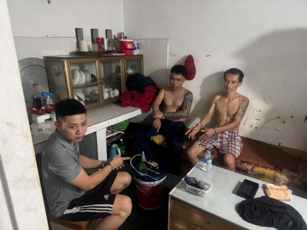 Công an phường Gia Sàng bắt quả tang các đối tượng tổ chức sử dụng trái phép chất ma tuý