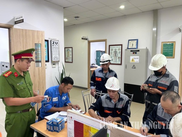 Công an xã xét nghiệm ma túy đối với công nhân Công ty TNHH khai thác và chế biến khoáng sản Núi Pháo
