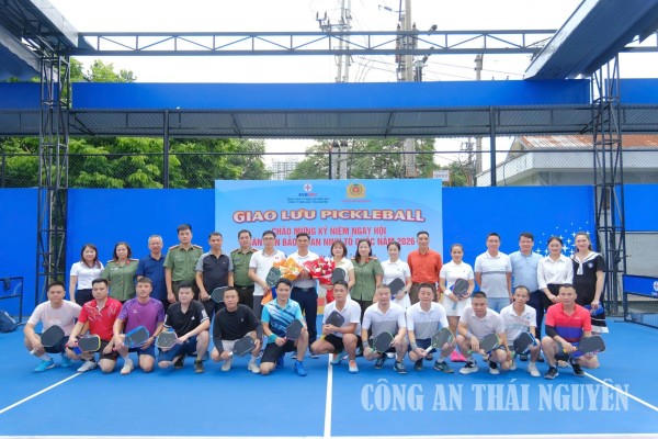Giao lưu Pickleball giữa Công an tỉnh và Công ty điện lực Thái Nguyên