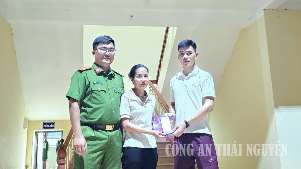 Phú Thịnh lan toả việc làm tốt, trả lại tài sản cho người đánh mất.