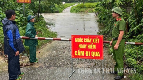 Công an phường Bách Quang chủ động triển khai phương án phòng ngừa, ứng phó mưa lũ.