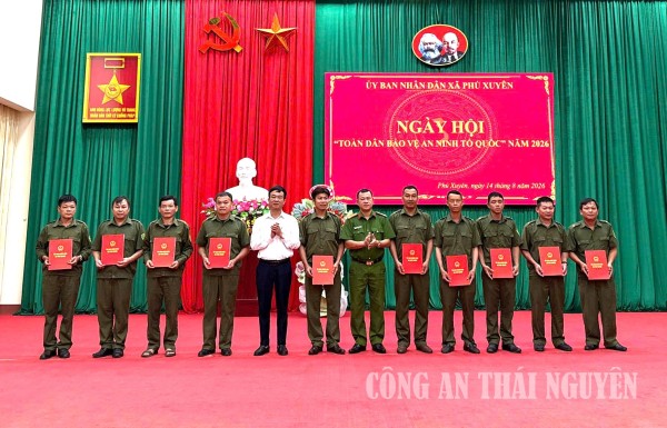 Trao thưởng cho các tập thể, cá nhân