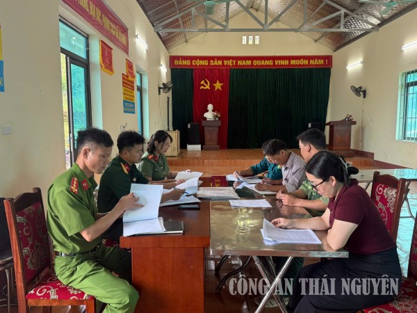 Công an xã Hiệp Lực phối hợp rà duyệt công dân thực hiện nghĩa vụ Công an .