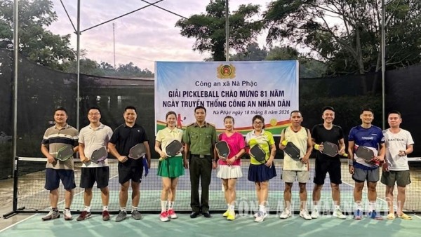 Công an xã Nà Phặc tổ chức giao lưu thể thao Pickleball.