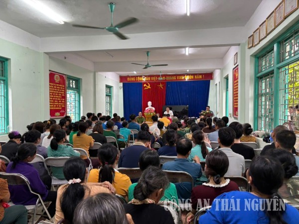 Công an xã Văn Lang tuyên truyền pháp luật, vận động