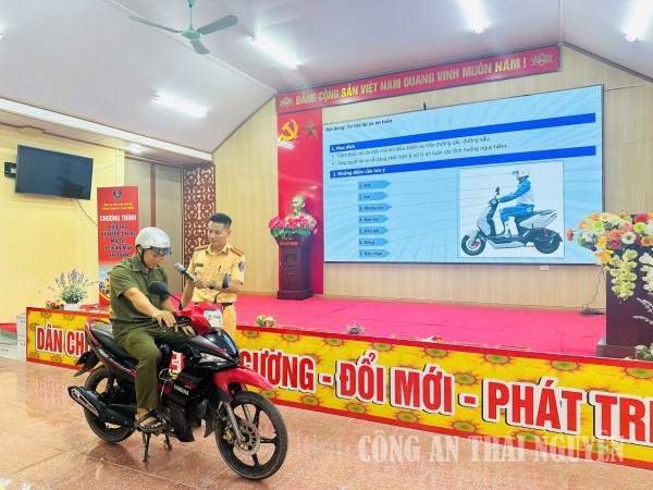 200 cán bộ và nhân dân xã Cường Lợi được đào tạo kỹ năng lái xe mô tô, xe gắn máy an toàn
