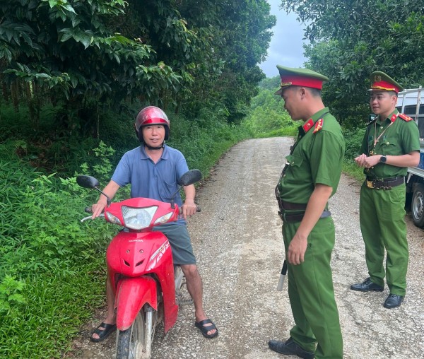 Công an xã Nghĩa Tá tuần tra, kiểm soát, bảo đảm an ninh, trật tự địa bàn giáp ranh tỉnh Tuyên Quang