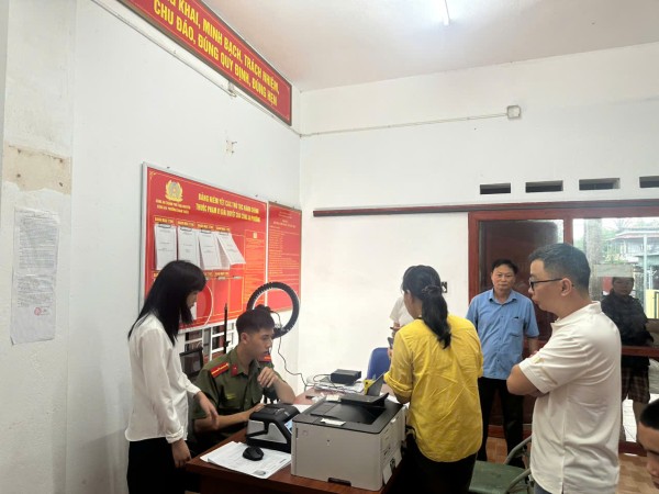 Cấp căn cước và định danh điện tử cho học sinh trong dịp nghỉ hè