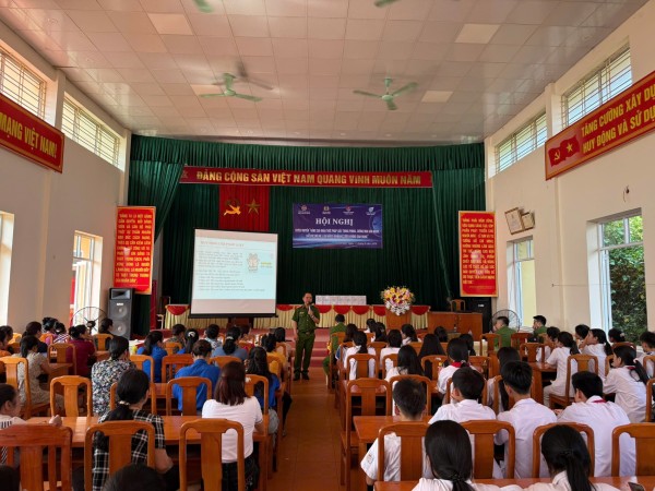 Tuyên truyền pháp luật về phòng, chống mua bán người, bắt cóc online, lừa đảo và đánh bạc trên không gian mạng