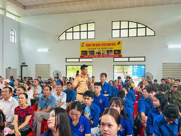 Cán bộ, công chức, viên chức và nhân dân phường Tích Lương được đào tạo kỹ năng lái xe mô tô, xe gắn máy an toàn
