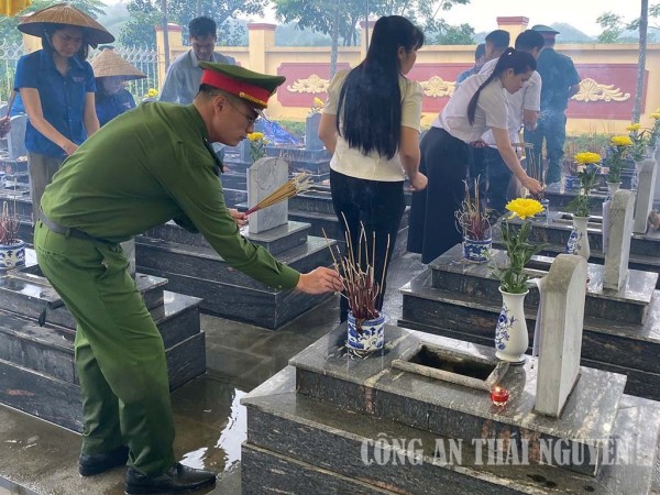Công an xã Hợp Thành phối hợp hoàn thành lấy mẫu hài cốt liệt sĩ phục vụ giám định ADN