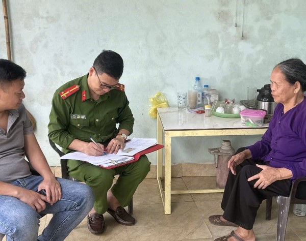 Công an xã Điềm Thụy đẩy mạnh quản lý cư trú tại các khu nhà trọ, cơ sở lưu trú