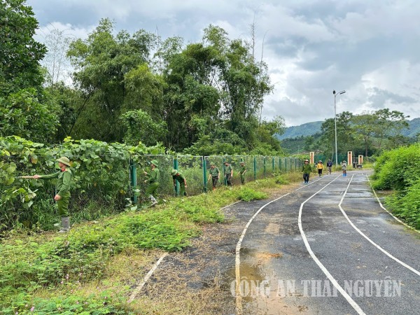 ẢNH 1 Na rì ứng phó nguy cơ sạt
