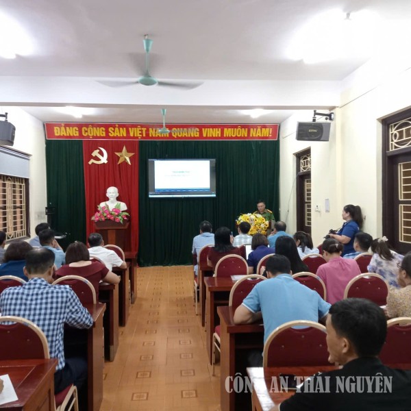 Anh 1 Vinh Thông hướng dẫn lái xe an toàn