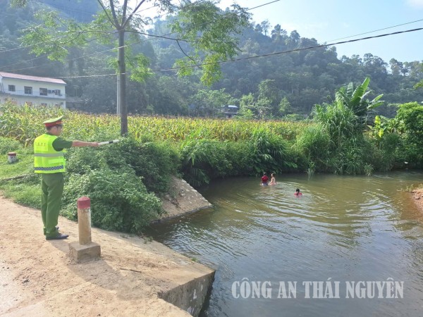 Ảnh 1 yên phong chống đuuói nước trẻ em