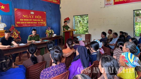 Công an xã Phúc Lộc tuyên truyền pháp luật, gần dân, sát cơ sở