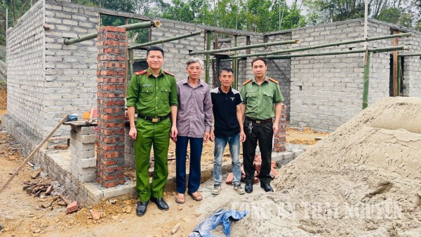 Chung tay thực hiện phong trào xóa nhà tạm, nhà dột nát, lan tỏa tinh thần “vì nhân dân phục vụ”.