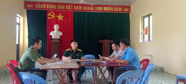 Công an xã Ba Bể rà soát, xét duyệt công dân trong độ tuổi thực hiện nghĩa vụ quân sự và công an