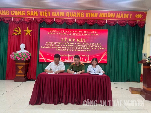 Đại diện các đơn vị ký kết chương trình phối hợp.