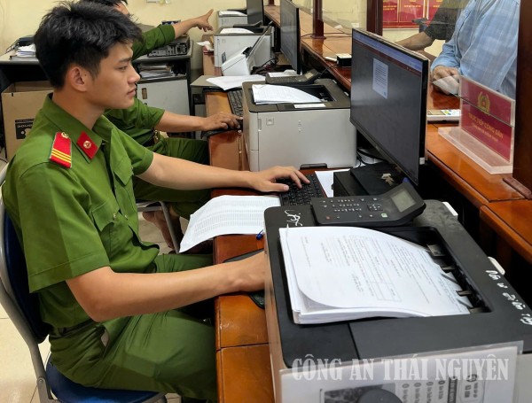 Công an xã Điềm Thụy nâng cao chất lượng giải quyết thủ tục hành chính, phục vụ Nhân dân.