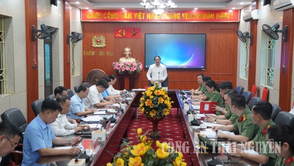 Bí thư Tỉnh ủy Trịnh Xuân Trường làm việc với Trường Văn hóa CAND I