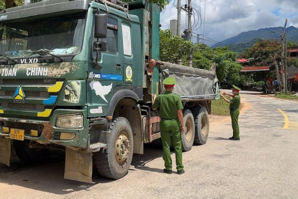 Công an xã Bằng Thành tổng rà soát xe tải tự đổ dưới 15.000kg