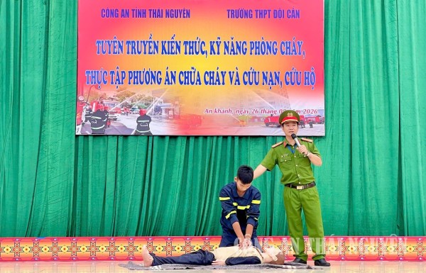 Hơn 1.000 học sinh trải nghiệm phòng cháy, chữa cháy và cứu nạn, cứu hộ.