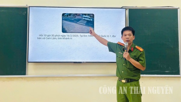 Công an phường Phan Đình Phùng tuyên truyền kỹ năng lái xe an toàn