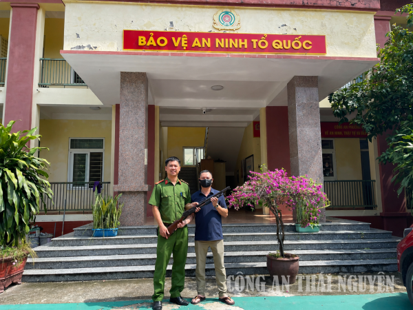 P Bắc Kanj giao nộp vũ khí