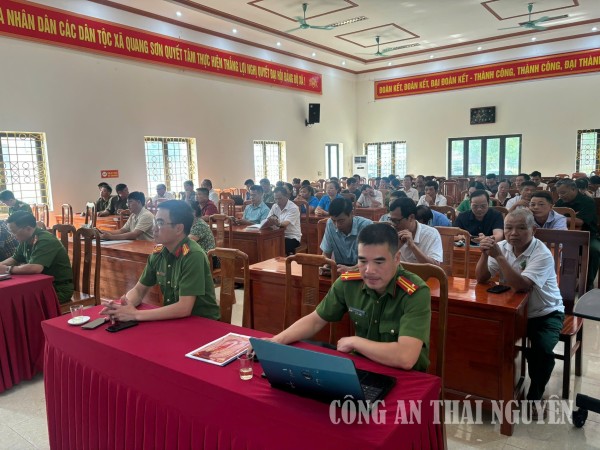 Các đại biểu tham dự hội nghị.