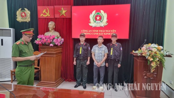Khởi tố 3 bị can liên quan đến hành vi tàng trữ, buôn bán hàng cấm