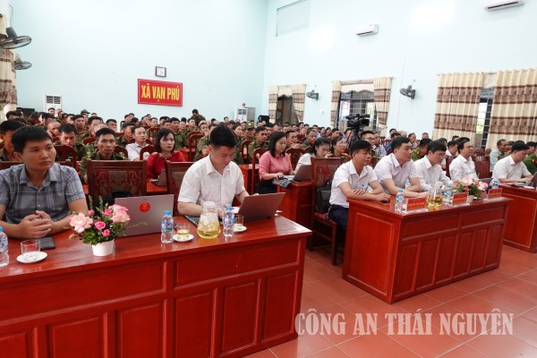 Các đại biểu tham dự hội nghị.