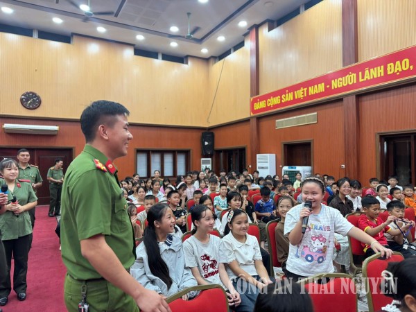Đồng hành cùng học sinh trường văn hóa CAND I trong những ngày đầu năm học mới
