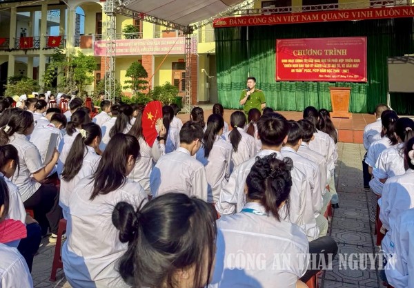 Công an phường Phúc Thuận tuyên truyền pháp luật về bảo đảm an ninh, trật tự