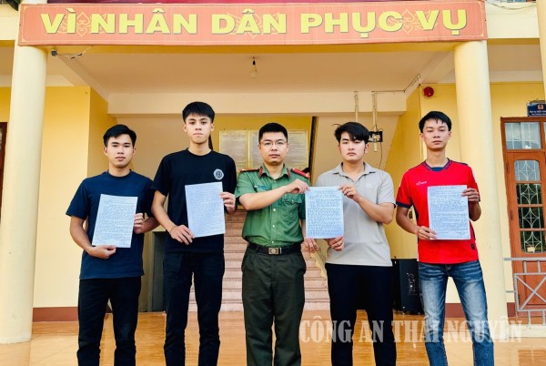 Công an xã Phú Xuyên tiếp nhận đơn tình nguyện tham gia nghĩa vụ CAND