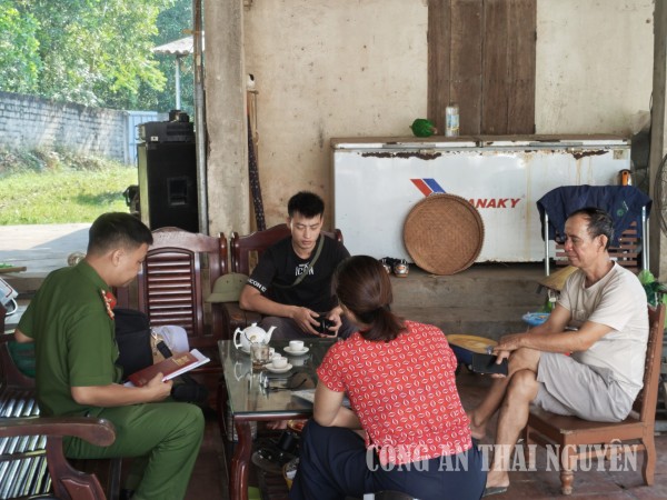 Công an phường Bá Xuyên tuyên truyền các quy định của pháp luật về môi trường